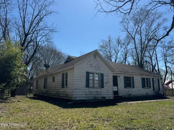 4525 Raymond Rd, Jackson, MS 39212