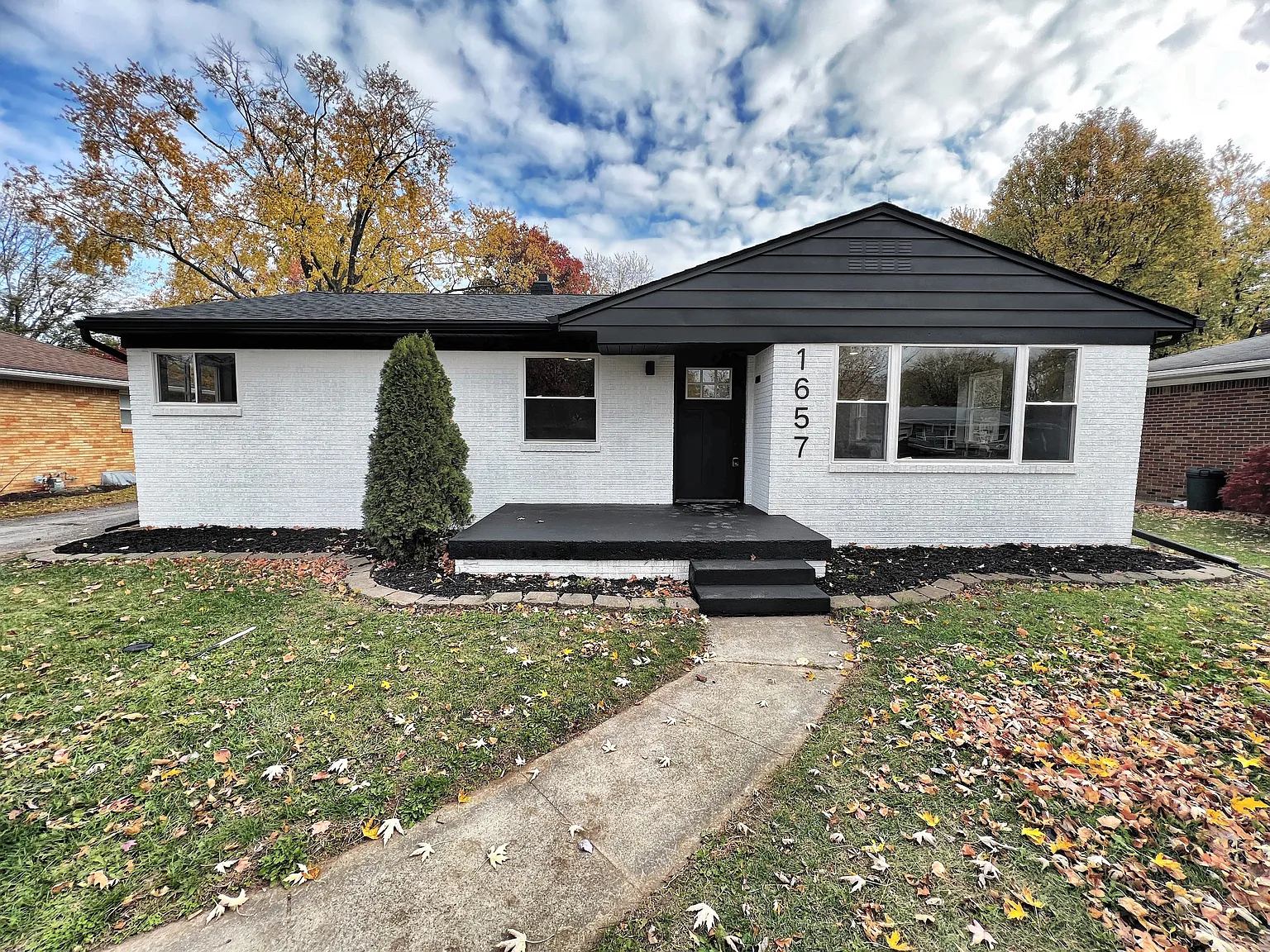 1657 Desoto Ln photo 1