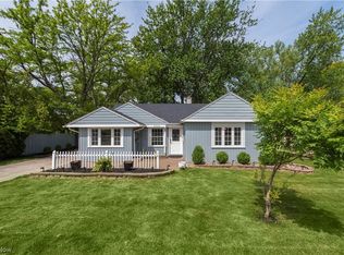 2950 Northview Rd, Rocky River, OH 44116