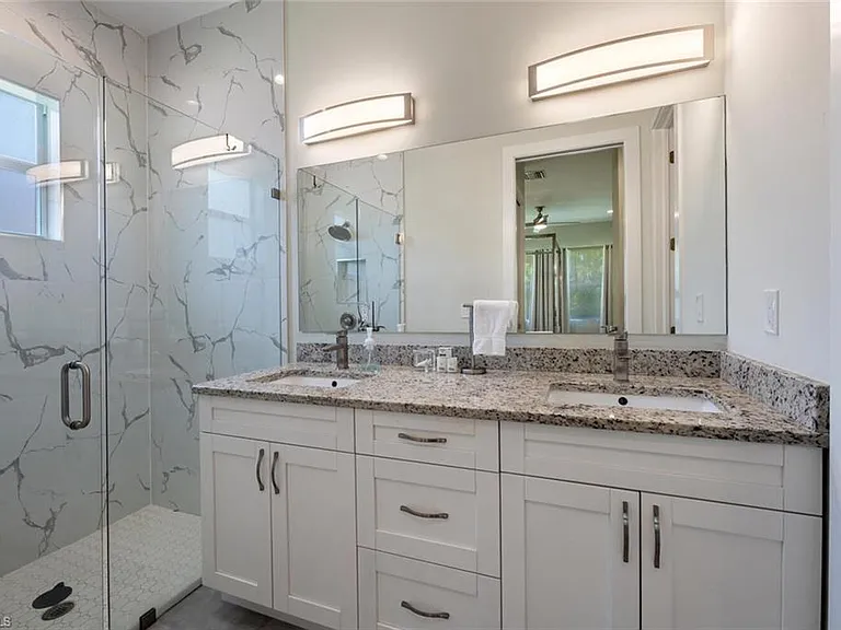 2737 Linda Dr — Photo 16