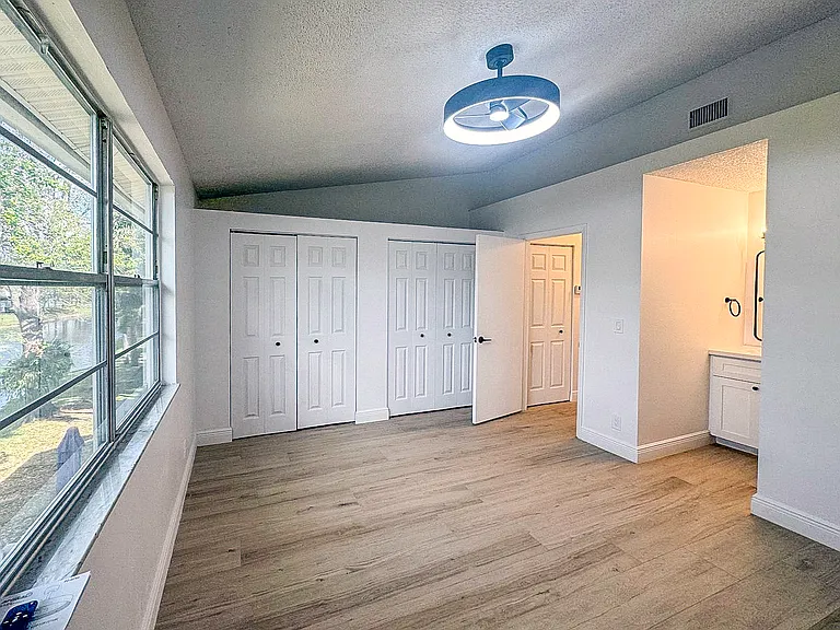 153 SW 3rd St — Photo 15