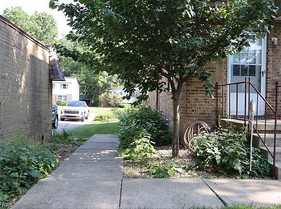 3rd image of 7744 Brookwood Dr NE