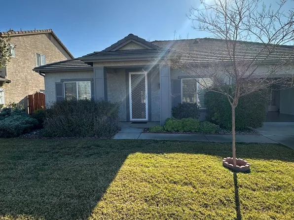 2071 W Rio Hondo Cir, Hanford, CA 93230