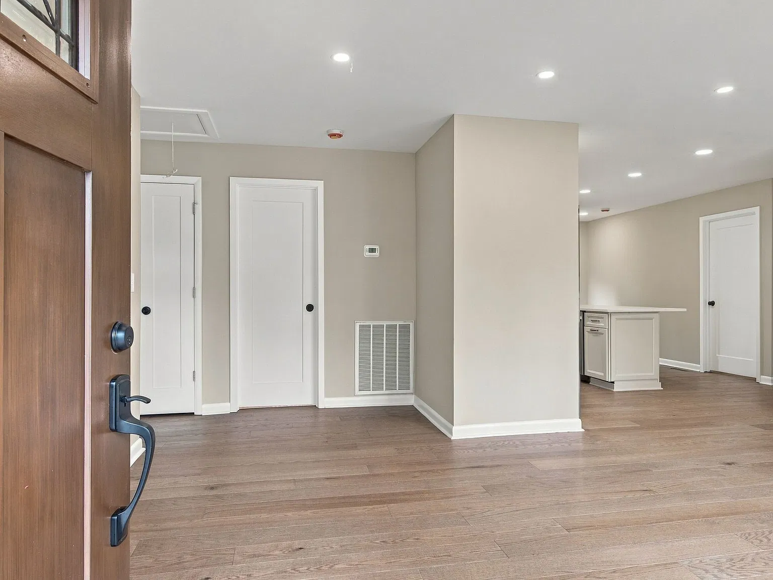 4818 Lindell St — Photo 3