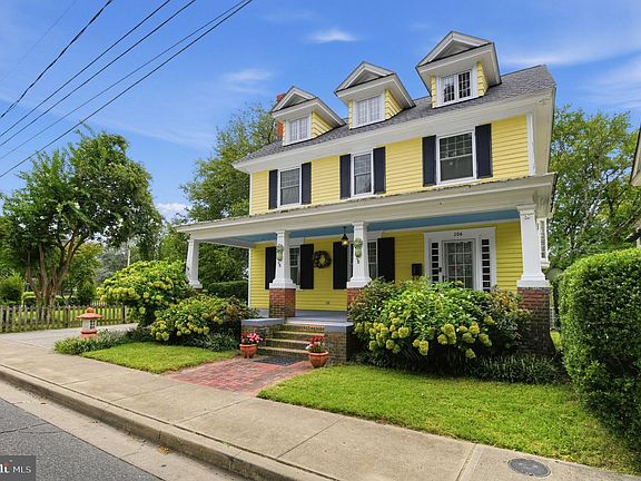 3rd image of 206 Walnut St