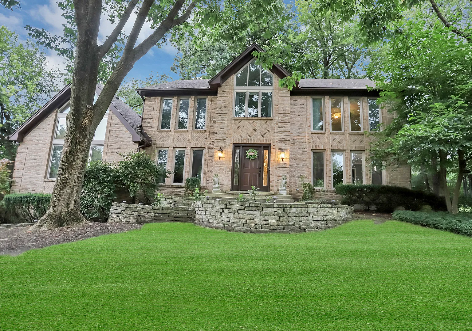 5 bed, 3.5 bath, 3196 sqft, $5,800 — Photo 2