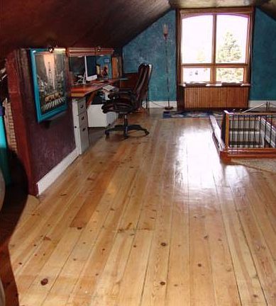 Upstairs Loft area