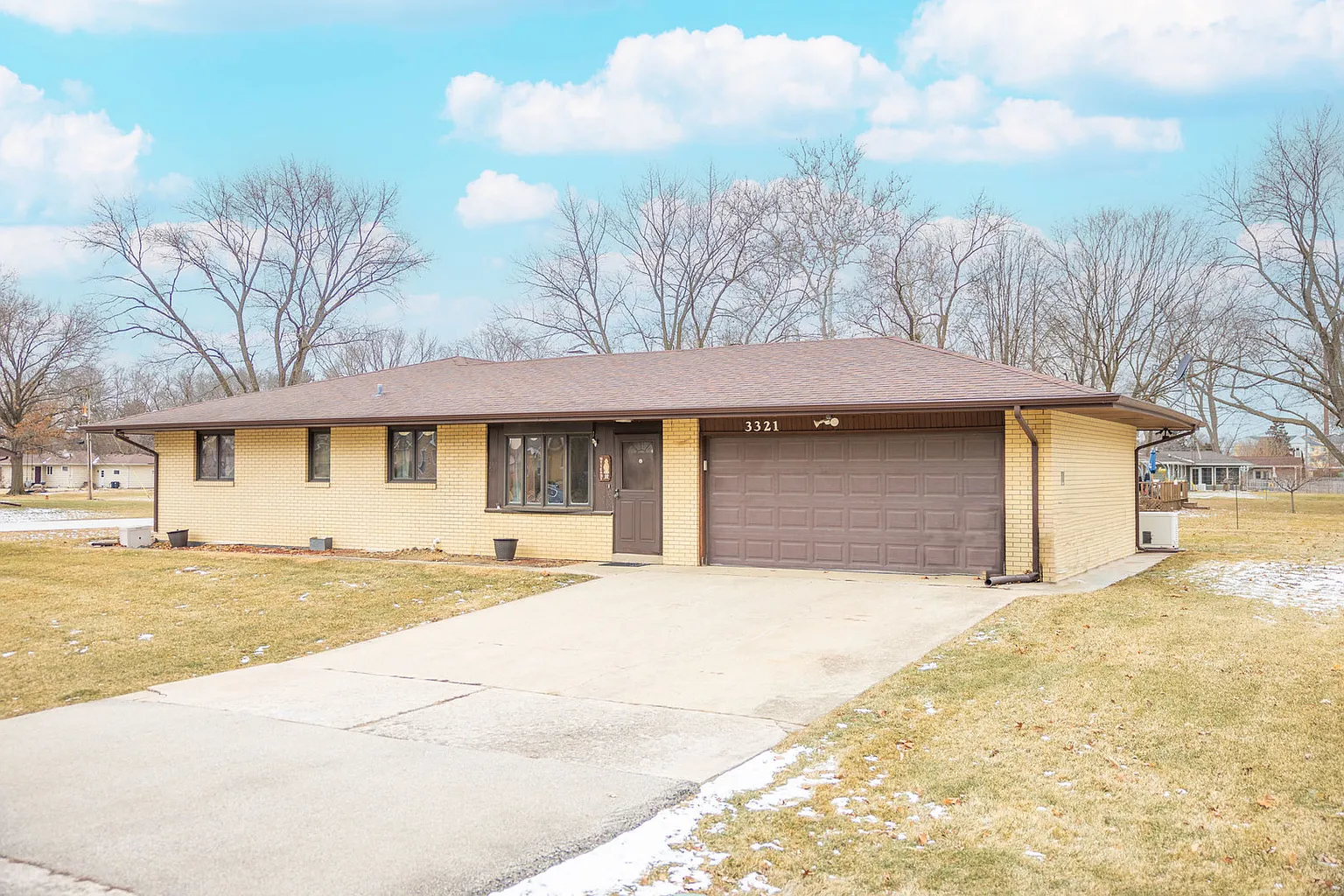 3321 Caroline Dr photo 1