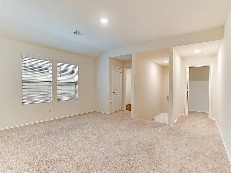 383 Sickle Loop — Photo 16