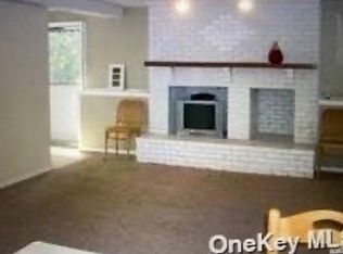5 Meadow Dr, Stony Brook, NY 11790