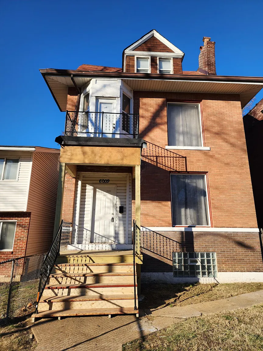 6009 Maple Ave photo 1