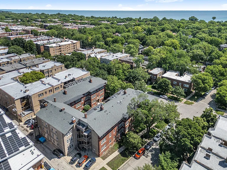 Hinman Court Condos — Photo 16