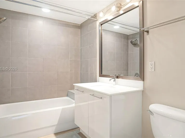 92 SW 3rd St #1803 — Photo 13