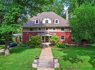 73 Janssen Pl, Kansas City, MO 64109