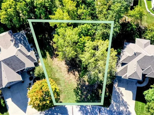 951 E 121st Ter, Olathe, KS 66061