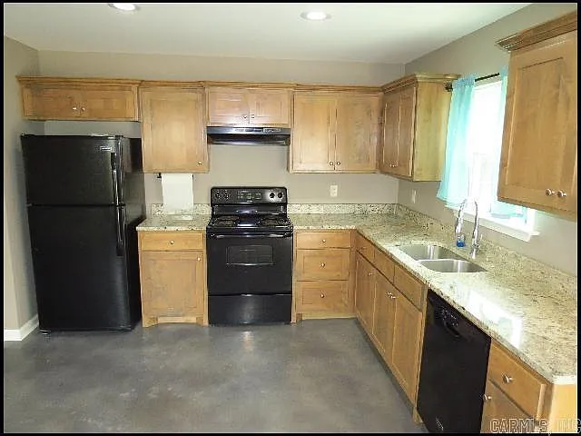 306 Barnes St — Photo 5