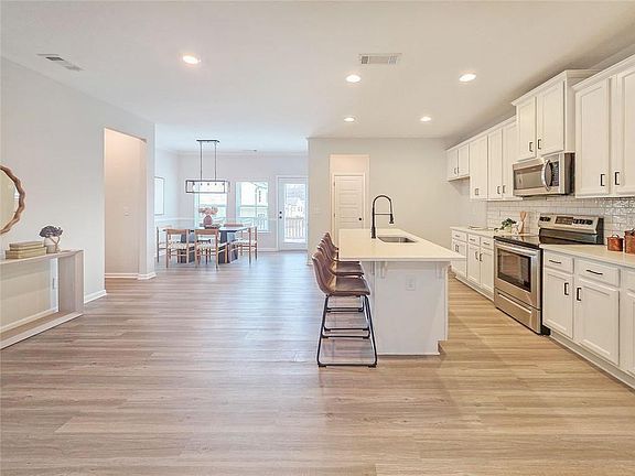 5th image of 535 Ruths Dr