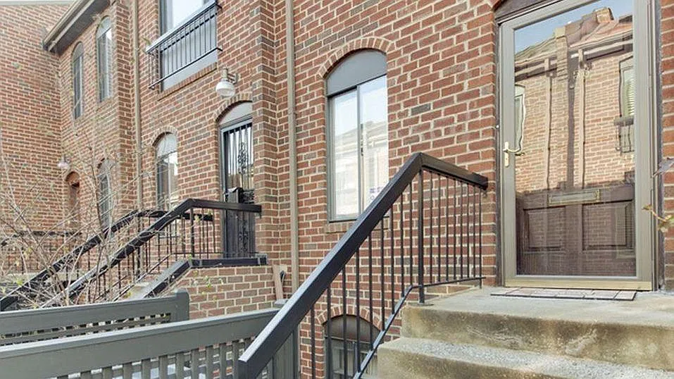 2 bed, 1000 sqft, $3,695 — Photo 3