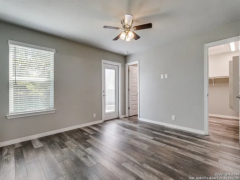 458 Seele St — Photo 13