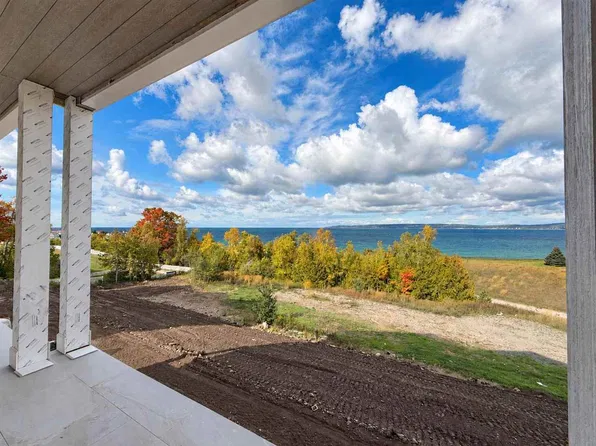 631 Lakeview Ave Unit 9, Petoskey, MI 49770
