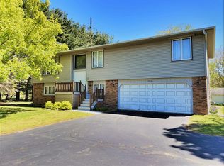 15081 Carpenter Rd, Three Oaks, MI 49128