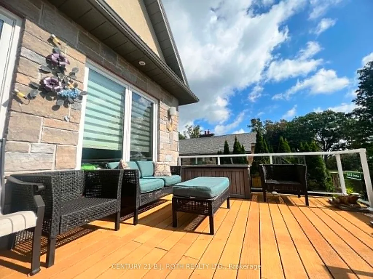 9 Greenwood Forest Rd — Photo 12