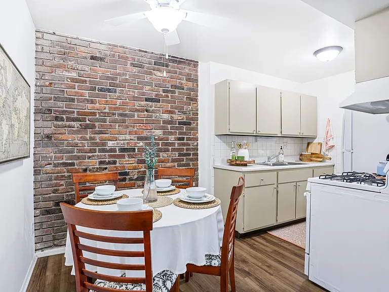 Marlborough Trails Apartments — Photo 7