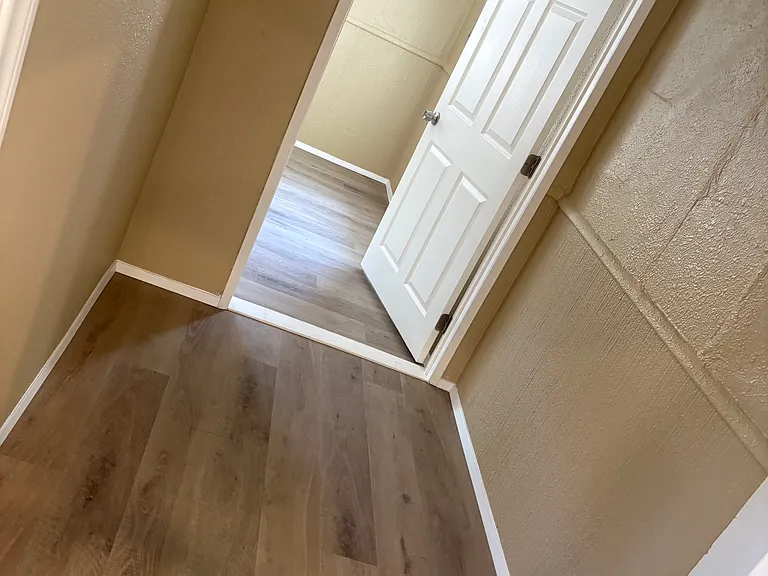 318 S Broadway St — Photo 18