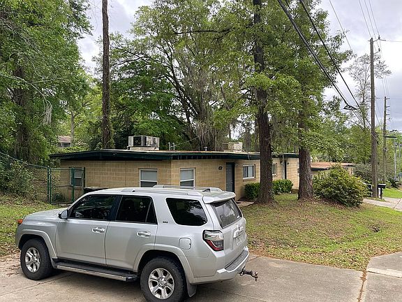 3rd image of 831 White Dr