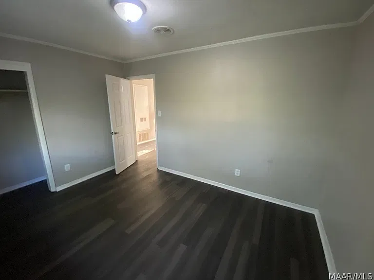 1229 Karen Rd — Photo 2