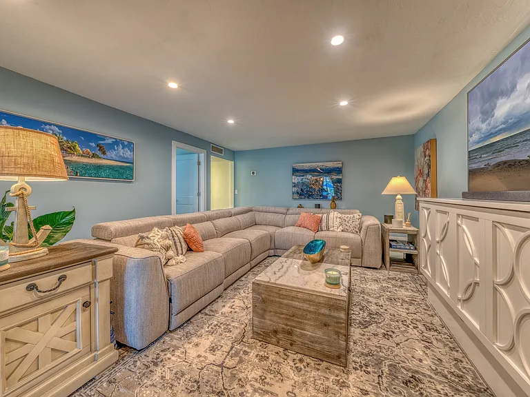 SE 1st Pl — Photo 26
