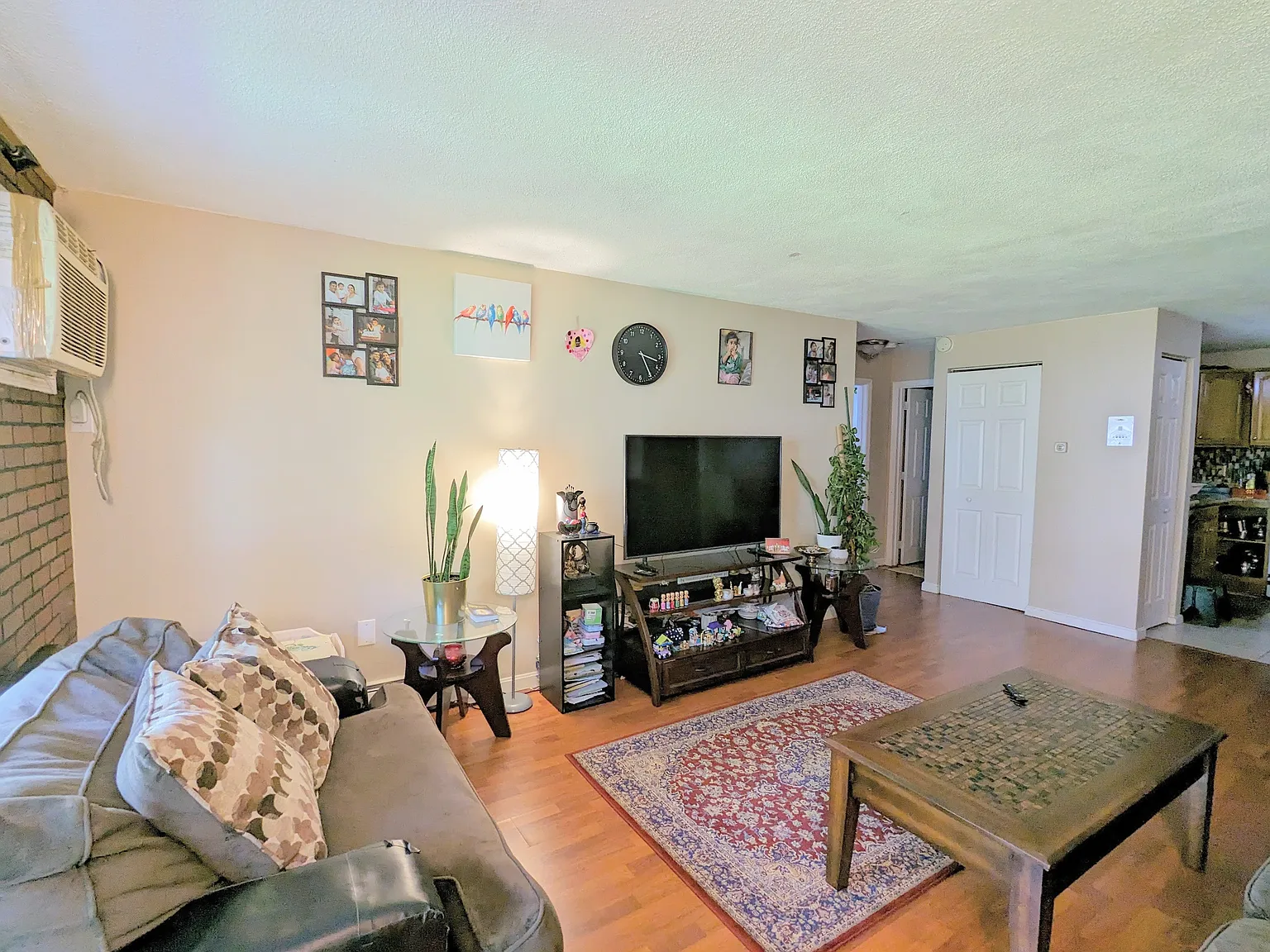 2 bed, 800 sqft, $2,200 — Photo 3