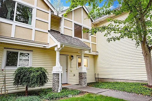 6811 SE Cougar Mountain Way Photo 1