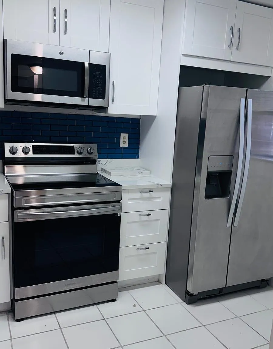 2 bed, 2.0 bath, 912 sqft, $2,200 — Photo 2