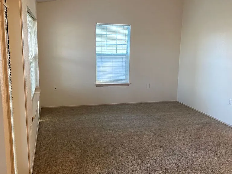 Sunrise Pointe Apartments — Photo 7