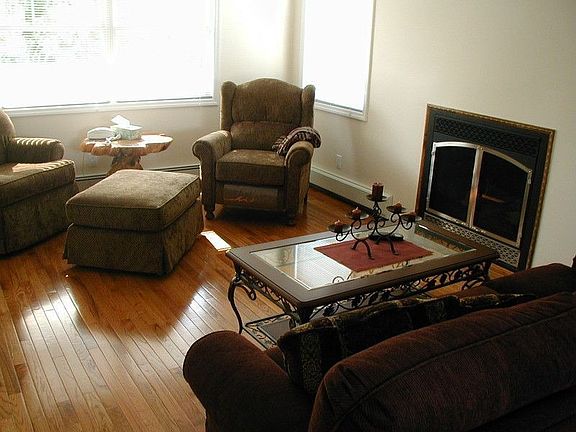 3rd image of 176 Sportsman Ave
