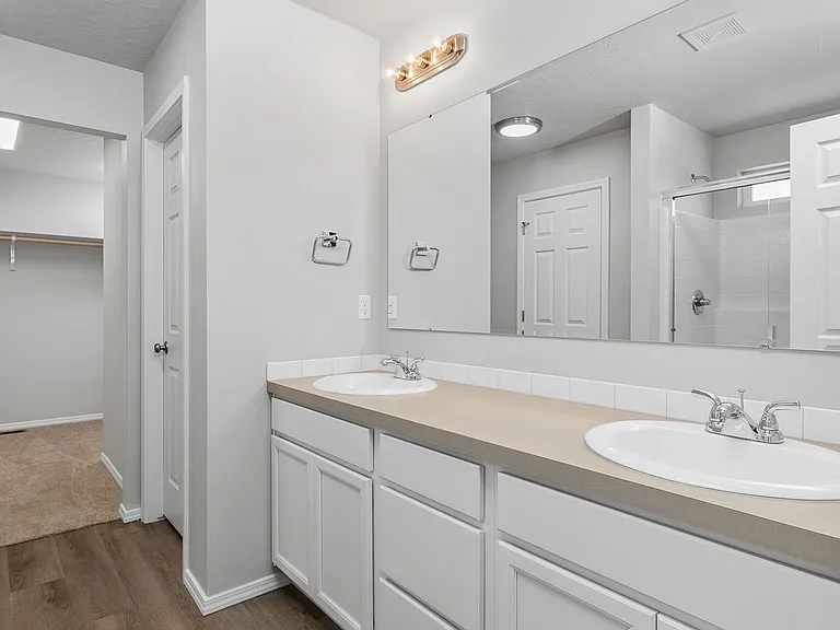 1786 E Kentucky Ave — Photo 14