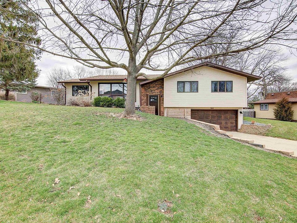 1st image of 584 Woodland Dr