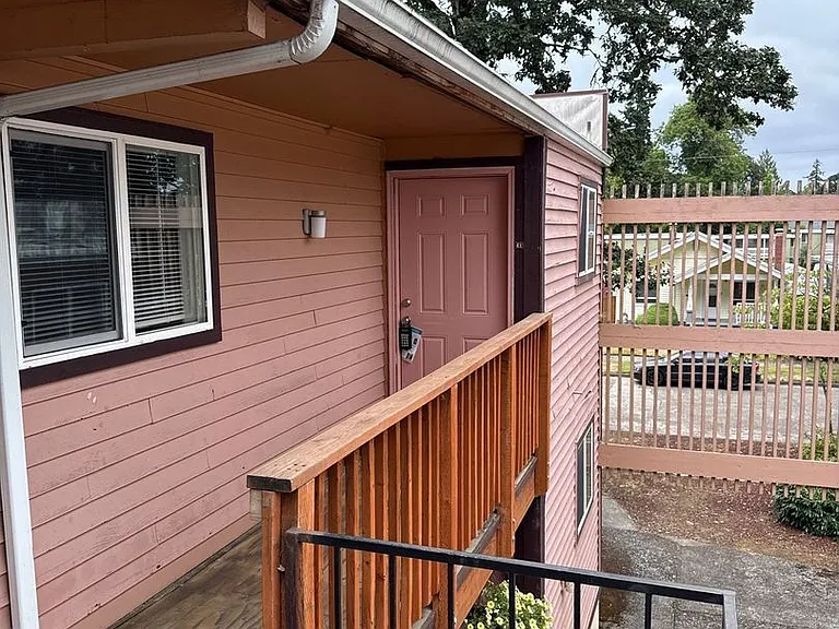 1122 Hines St SE #1 — Photo 3