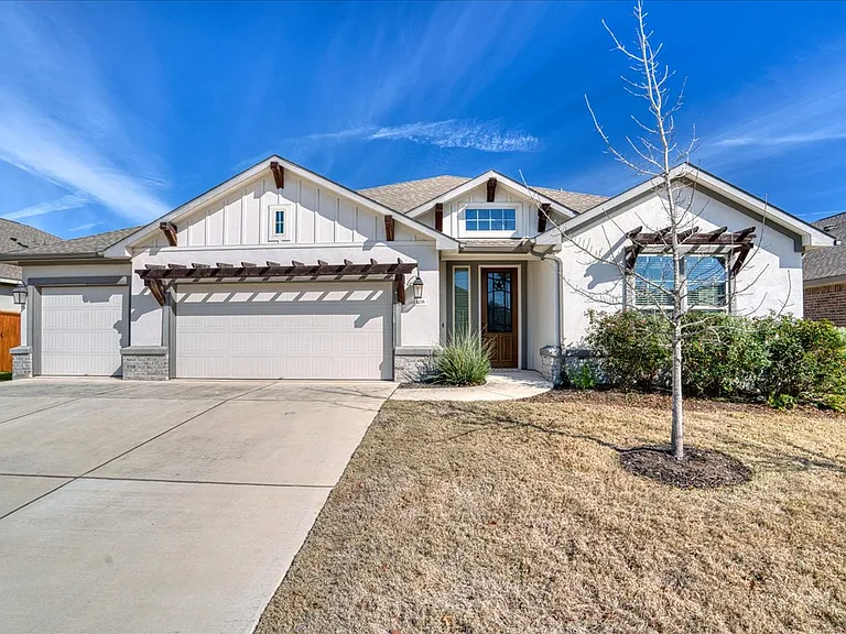 108 Strata Dr — Photo 1
