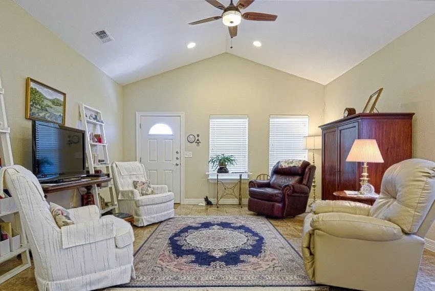 3 bed, 1450 sqft, $1,350 — Photo 2