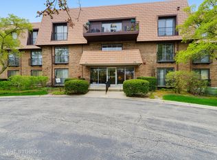 4000 Dundee Rd #109B, Northbrook, IL 60062