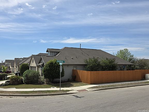3rd image of 3934 Legend Park