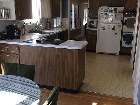 Eat-in Kitchen
