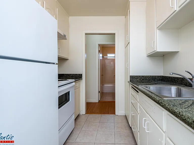 2386 Sutter Ave #6 — Photo 4