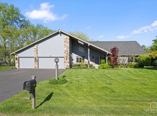 203 Royal Ct, Prospect Heights, IL 60070