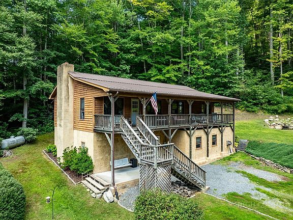 2nd image of 906 Mountain Dale Road