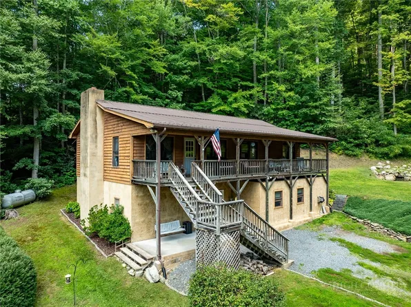 906 Mountain Dale Road, Vilas, NC 28692
