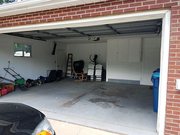 3rd image of 925 24th Ave