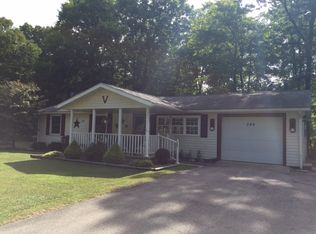 249 Oak Grove Cir, Franklin, PA 16323